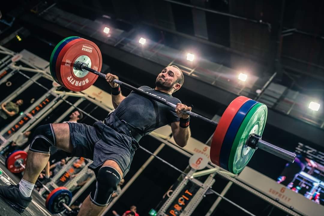 Felix Baier im Wettkampf-Lift, CrossFit-Arena